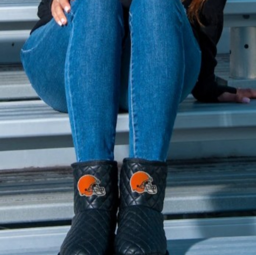 CLEVELAND BROWNS CUCO QUILTED BOOTS